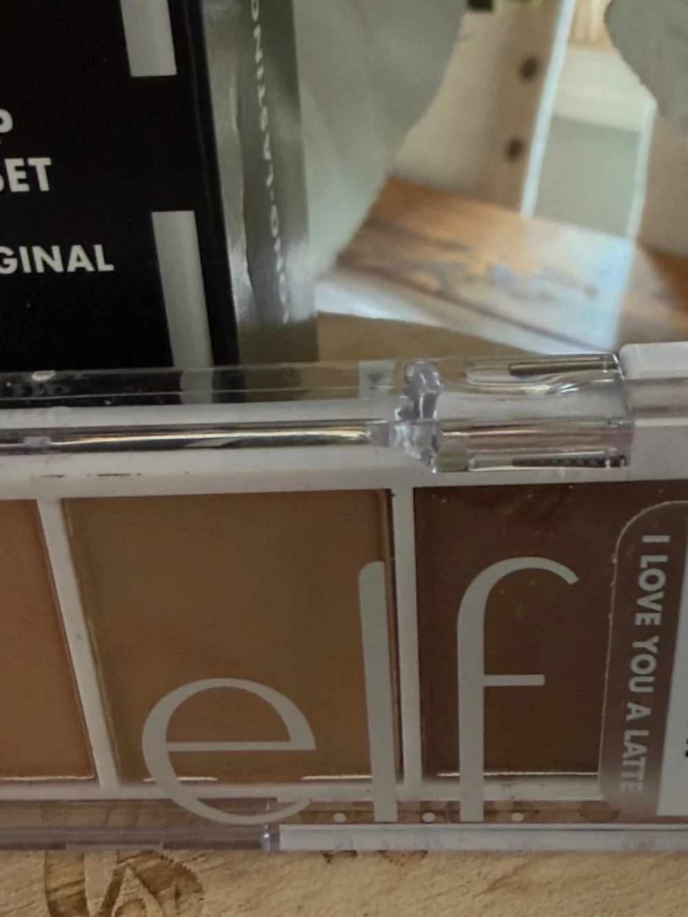 e.l.f. Makeup Mist & Set with Mini Eyeshadow Palette NEW